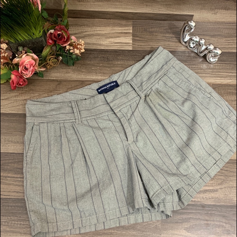 Banana Republic Pleated Pinstripe Shorts 4